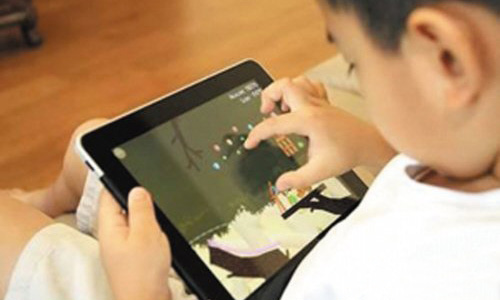 小孩暑假愛玩手機、iPad