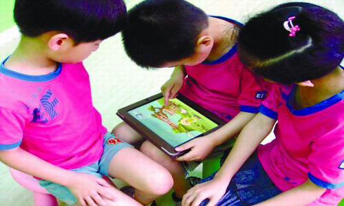 智能手機、ipad成兒童視力殺手 建議貼上防藍光膜